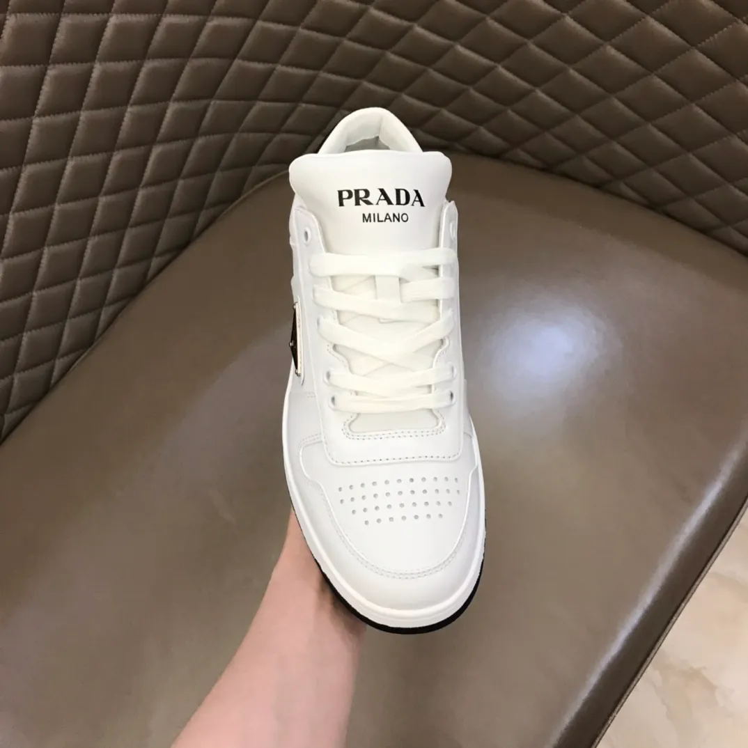P380 Yuan 38-45 Prada Prada’s new men’s leather sports shoes, the highest version on the market, any comparison is welcome🆚! The original leather has excellent texture and is super high-end! Fetal sheep net lining imported from Italy, removable pad! Luxurious materials and fine workmanship, highly recommended!